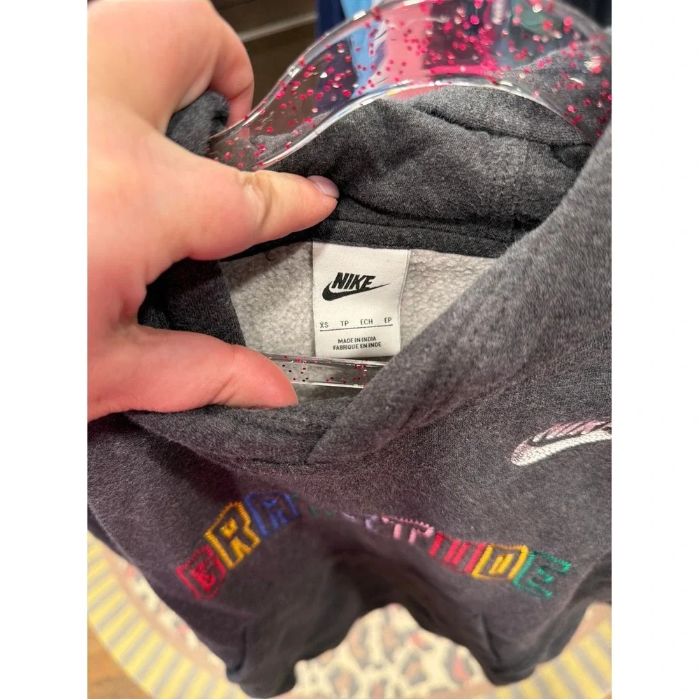 Nike kids' hoodie featuring a gray fleece gratitude‎ boys XS